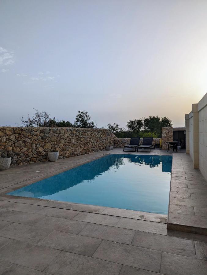 Sea Holly Gozo Bed & Breakfast Надур Екстериор снимка