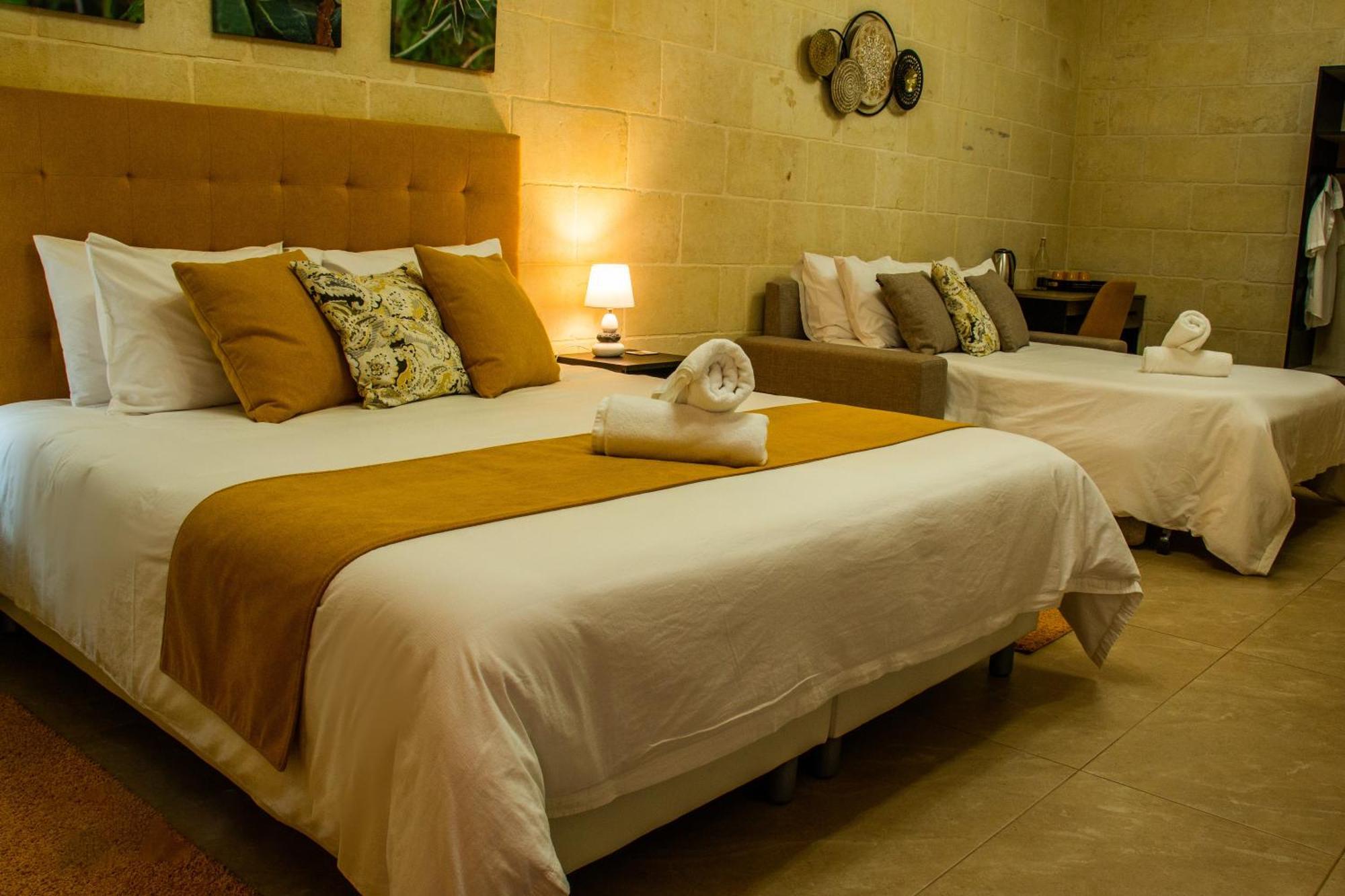 Sea Holly Gozo Bed & Breakfast Надур Екстериор снимка