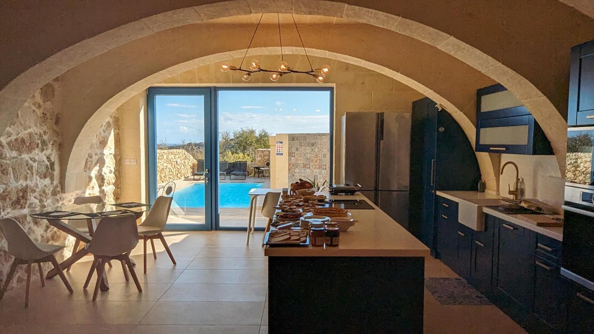 Sea Holly Gozo Bed & Breakfast Надур Екстериор снимка